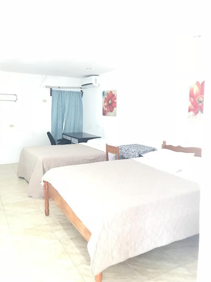 Bella Sombra Guest House Kings Park Belize City Exterior foto